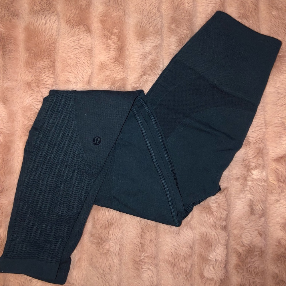 Lululemon Ebb and flow 7/8 leggings size 2